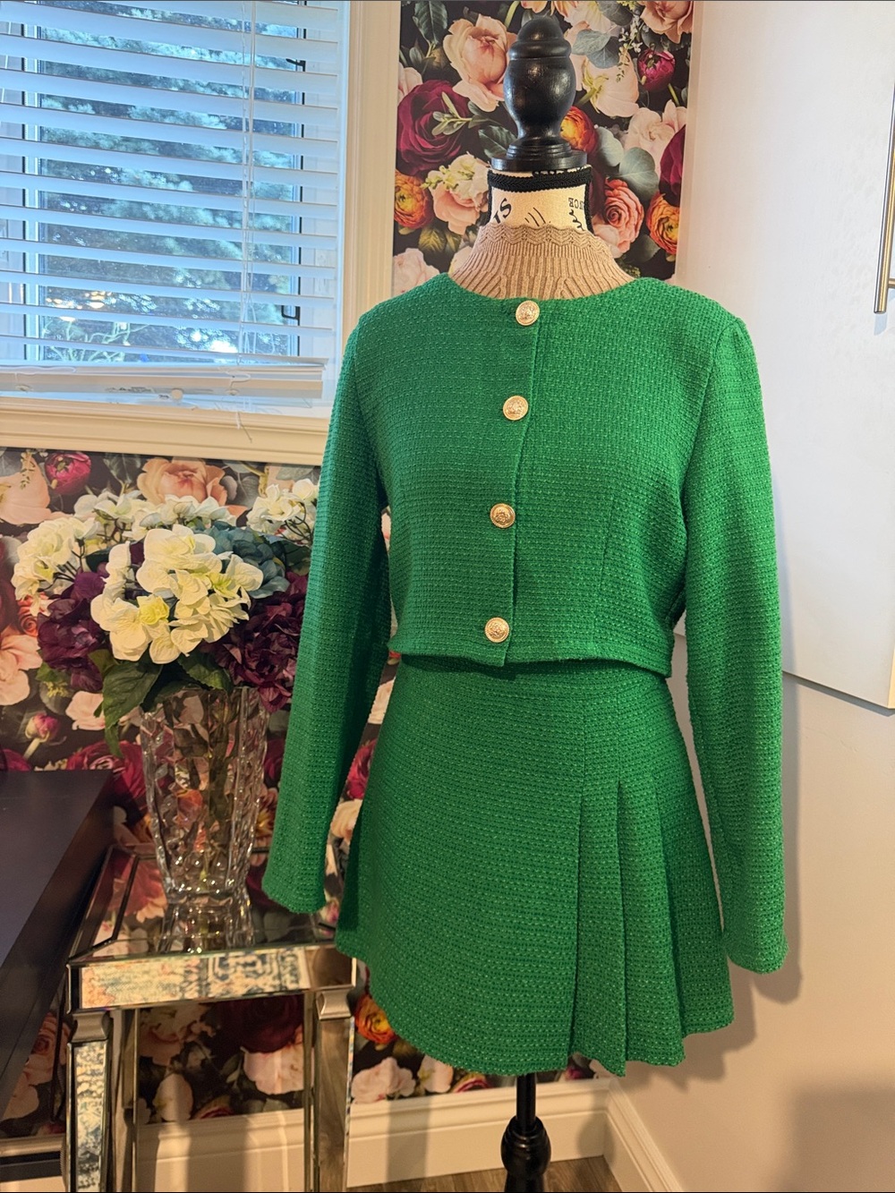 Cropped Green Tweed Two-Piece Skirt Set with Gold Buttons